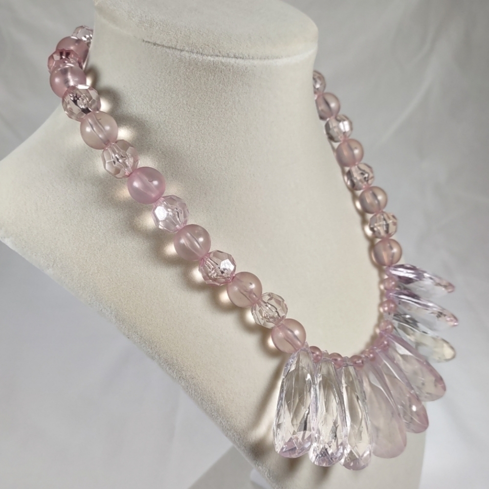 Vintage Unique Pastel Pink Clear And Frosted Lucite Statement Bib Necklace - Picture 7 of 9